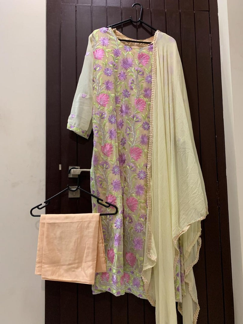 Aishwarya rai cream multicolored threadwork salwar suit