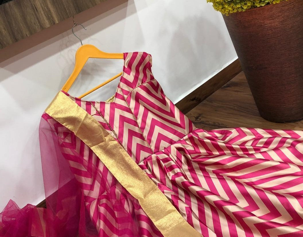 Pink tapeta silk printed gown