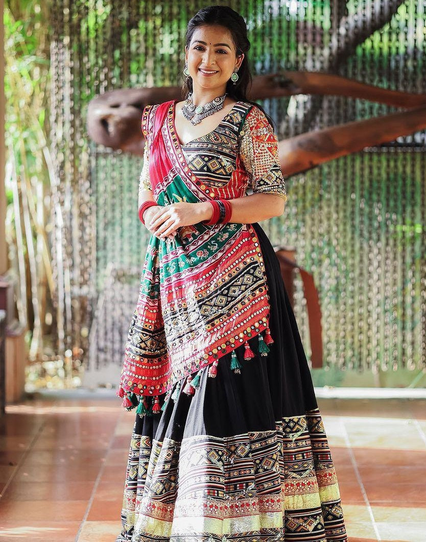 Black gujarati garba navratri lehenga ghagra chaniya choli