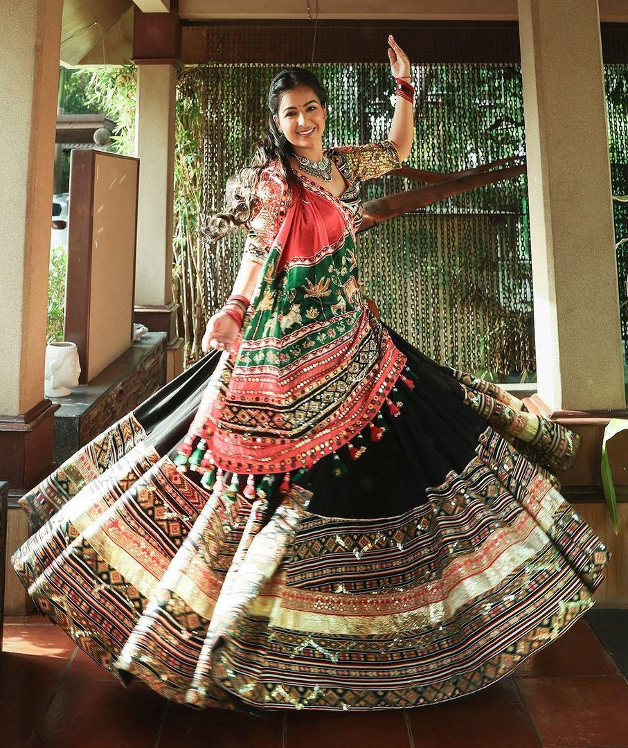 Black gujarati garba navratri lehenga ghagra chaniya choli