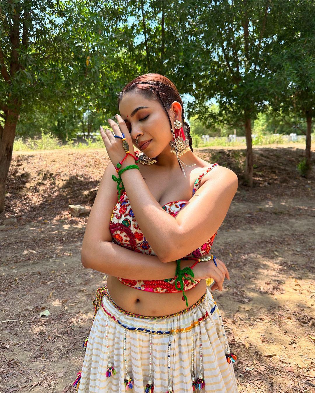 White cotton designer navratri lehenga chaniya choli