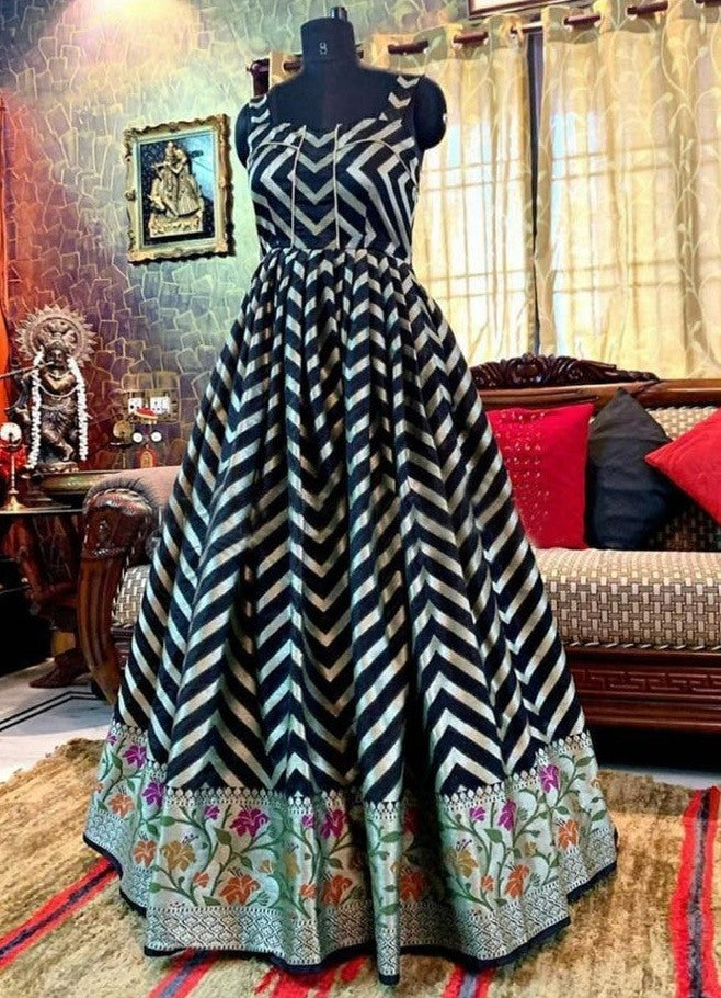 Black tapeta silk printed gown