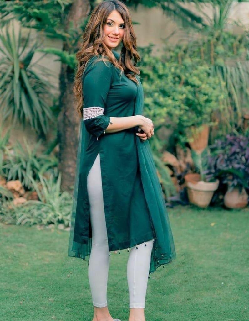 Green heavy slub cotton kurti with dupatta