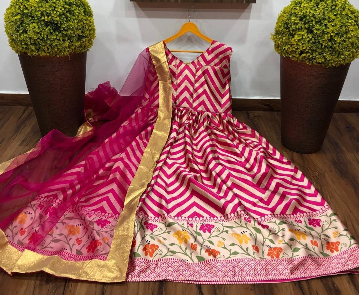 Pink tapeta silk printed gown