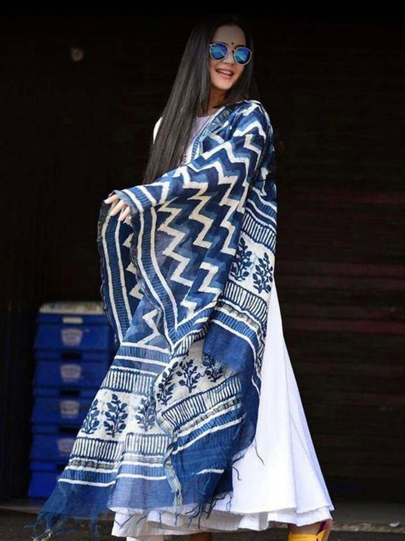 White heavy reyon cotton kurti with printed dupatta