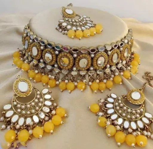 Yellow pearls alloy chocker jewellery set